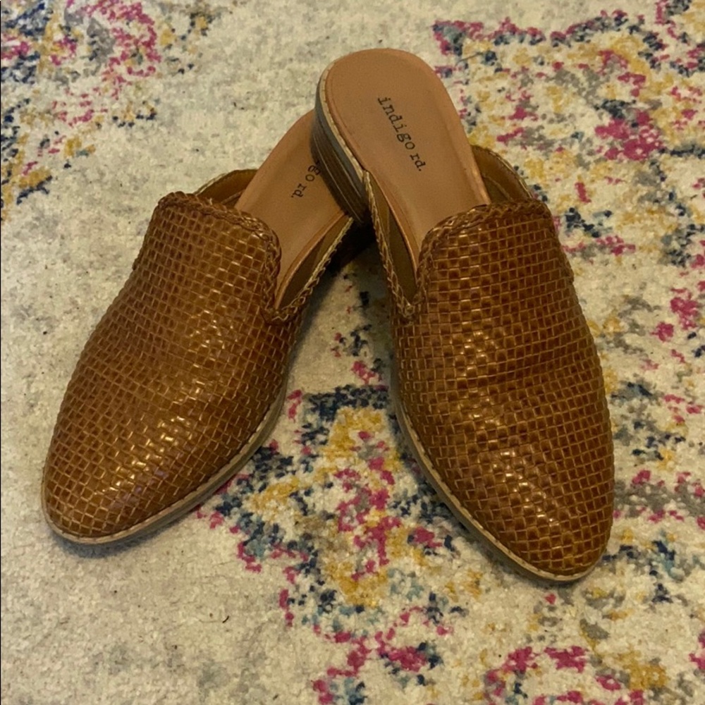 Brown mules